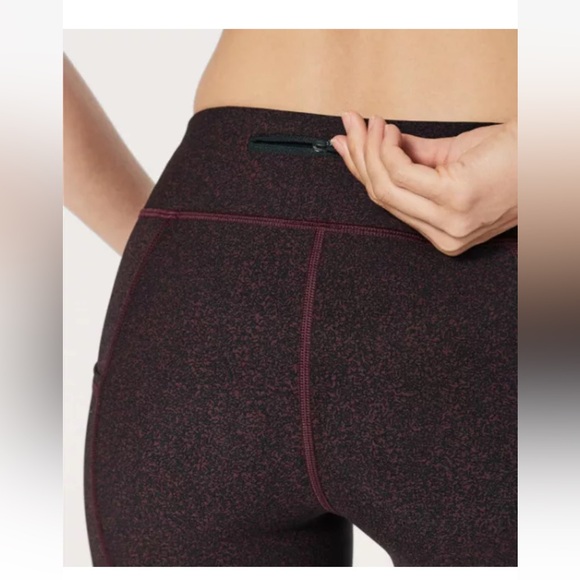 NWOT- Lululemon Tight Stuff Tight II Size 4 Granulite Garnet Black RARE! - Picture 7 of 10